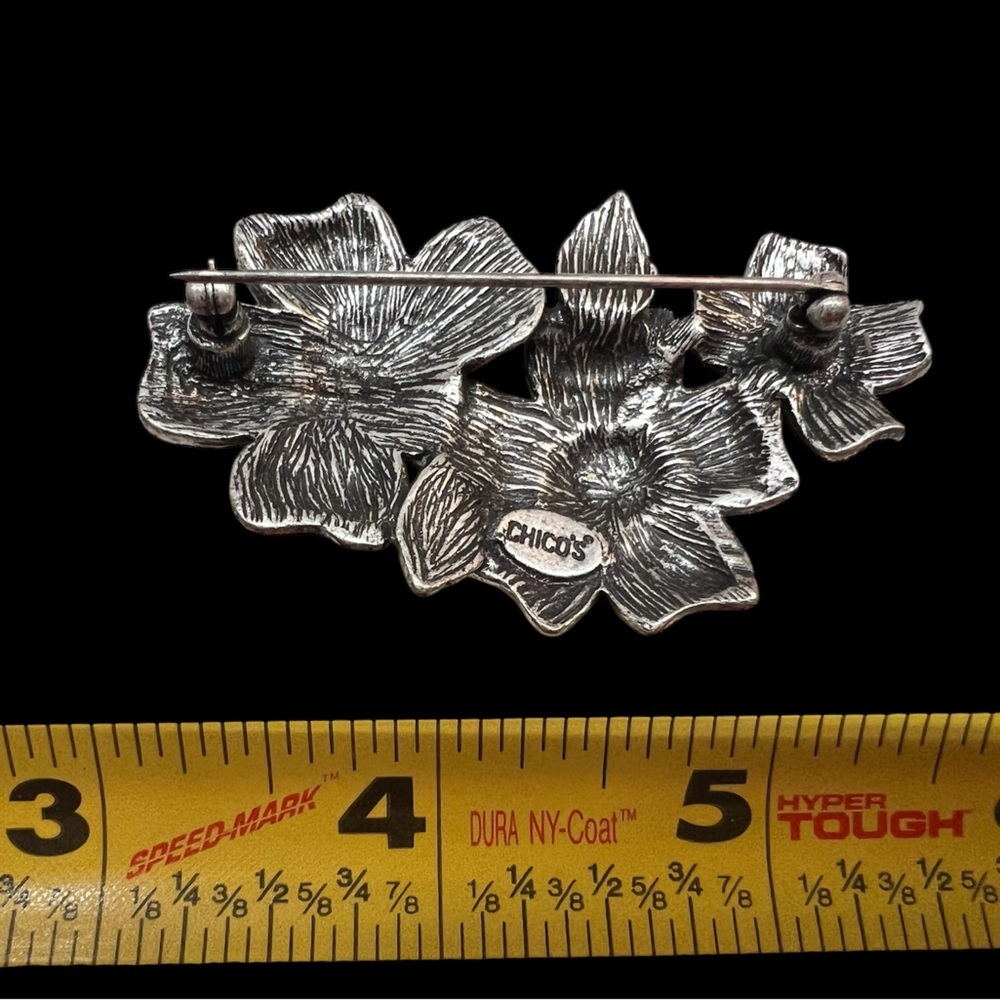 VTG Signed Chico’s Brooch Gold Tone Enamel Floral Rhinestone Pin‎ Y2K - Picture 3 of 4